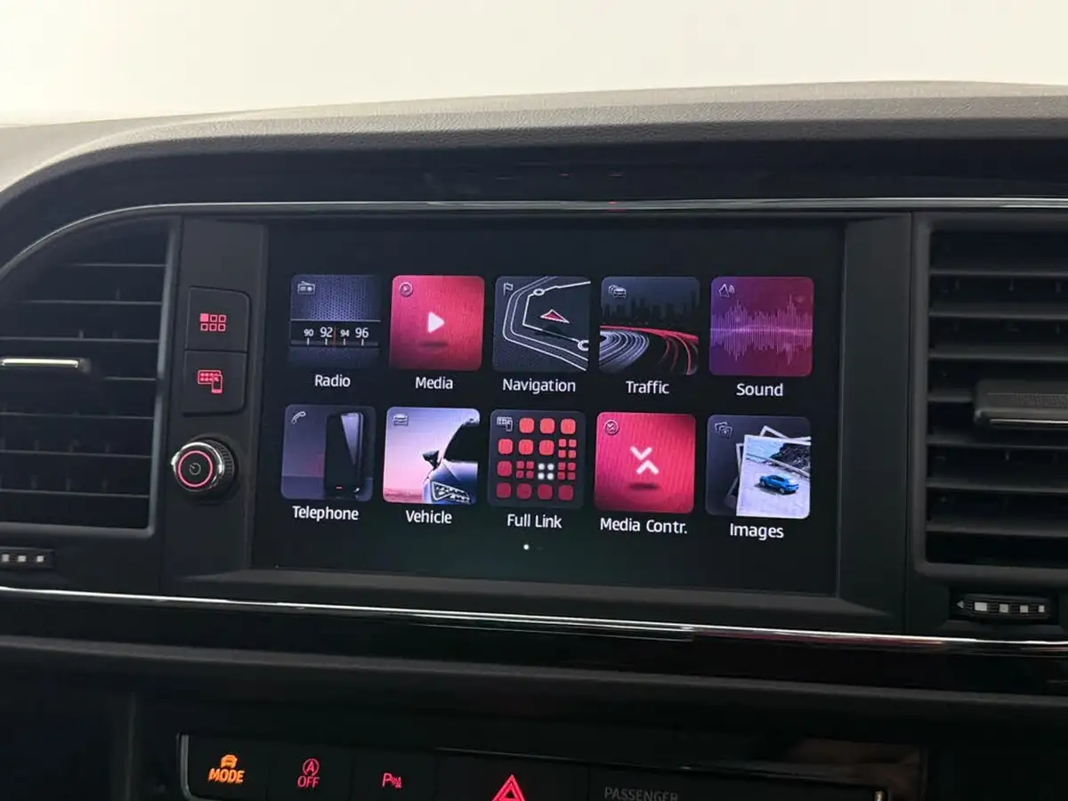 2019-seat-leon-20-tsi-fr-hatchback-big-32