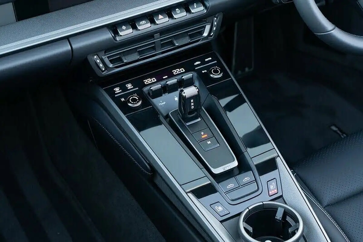 2024-porsche-911-30-targa-4-big-27