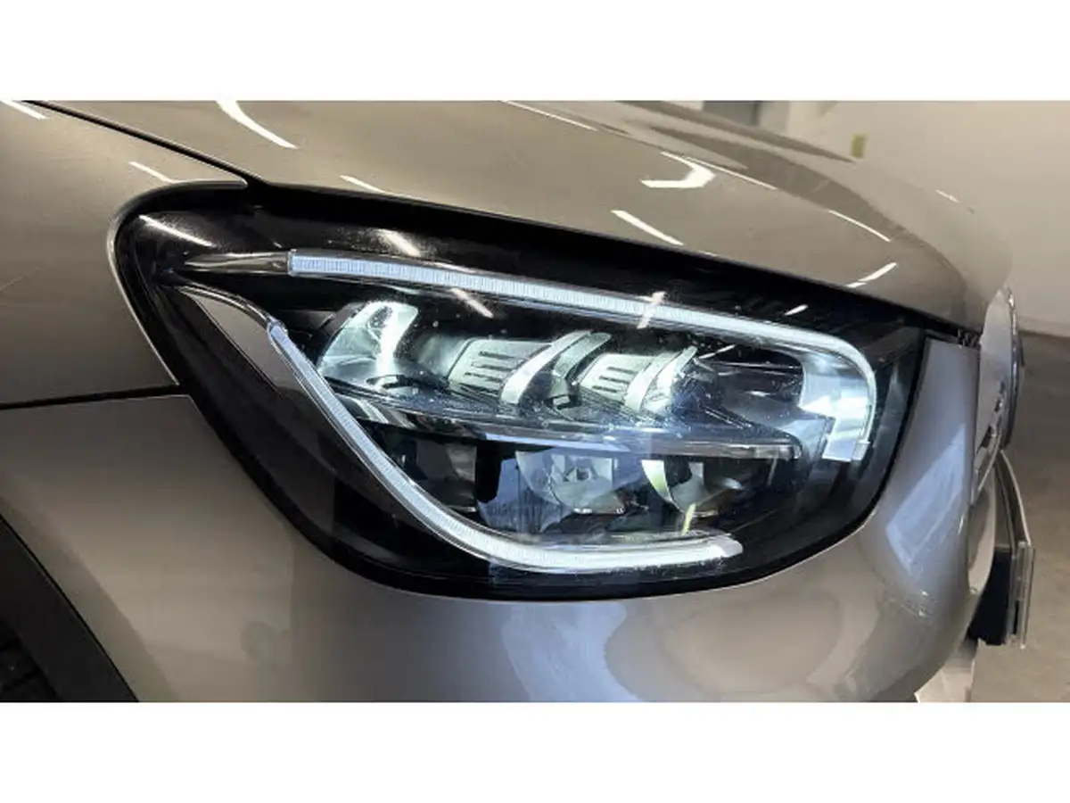 2020-mercedes-benz-glc-class-20d-glc220d-amg-line-station-wagon-5d-4matic-plus-big-42