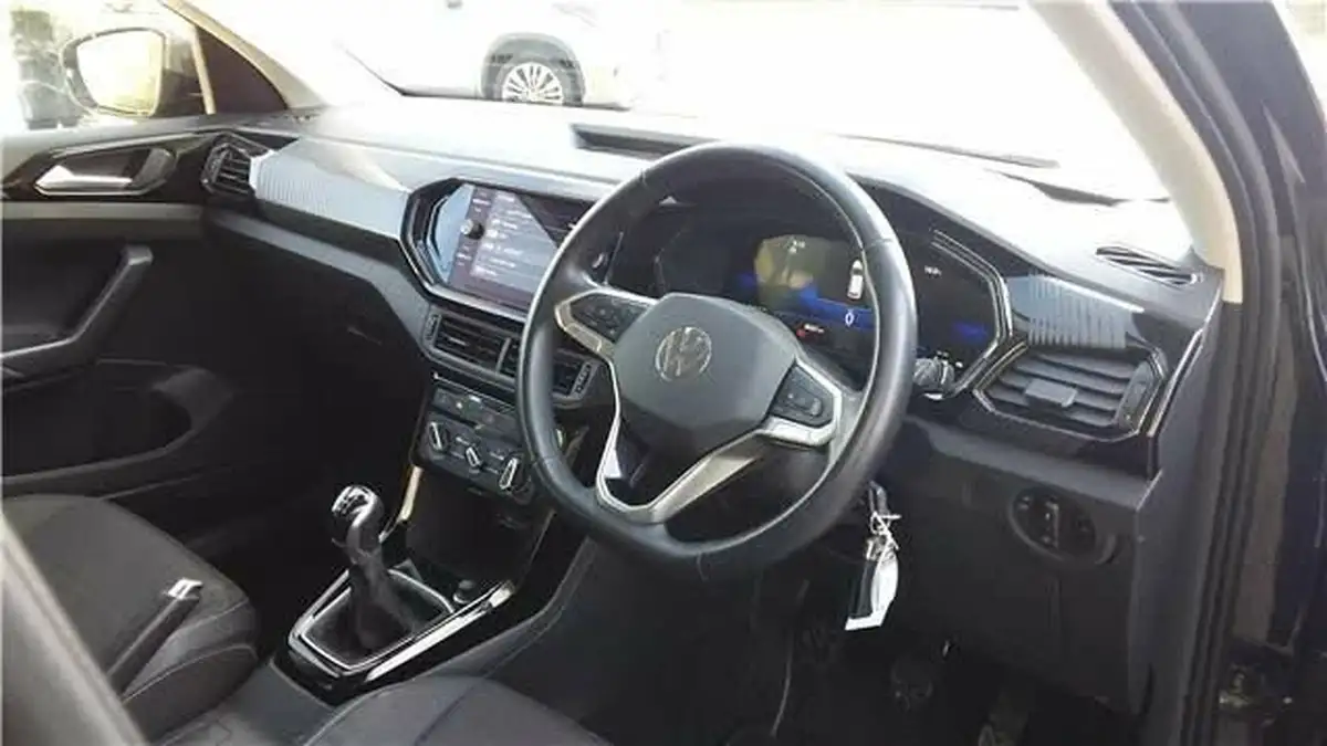 2023-volkswagen-t-cross-10-tsi-black-edition-110ps-big-17