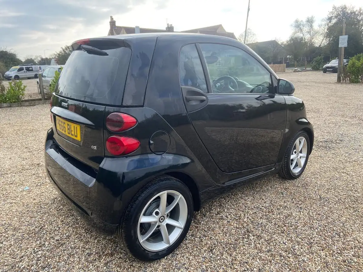 2011-smart-fortwo-08td-pulse-coupe-semi-a-big-6