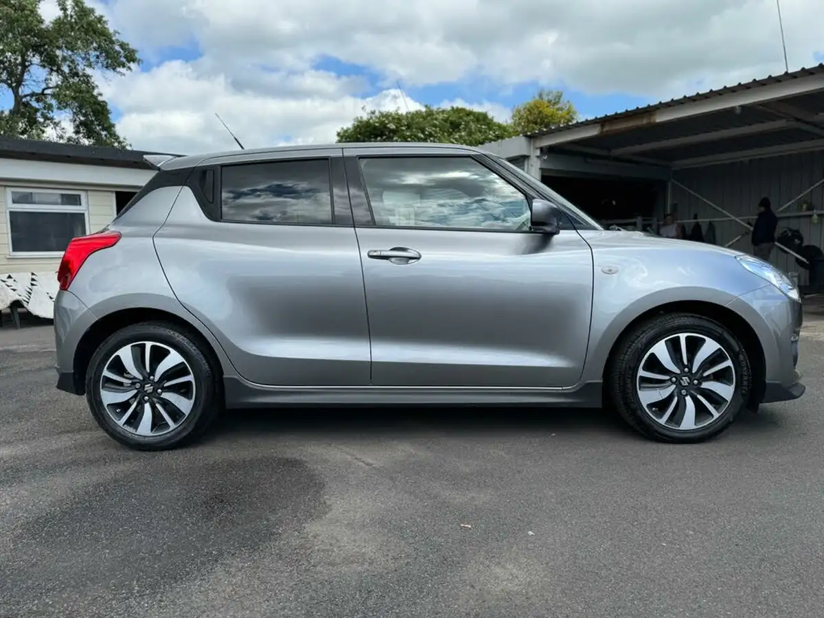 2019-suzuki-swift-12-dualjet-attitude-big-5