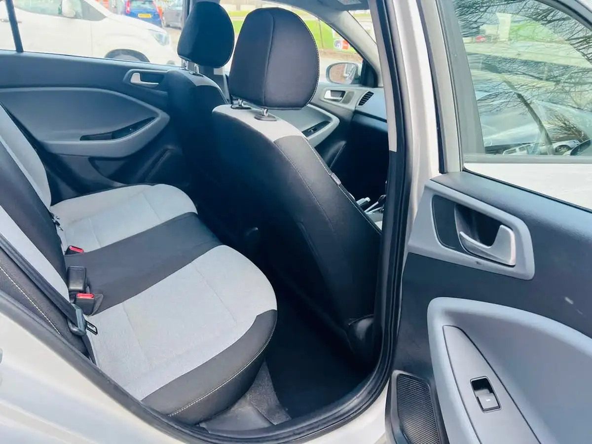 2015-hyundai-i20-14-se-big-49