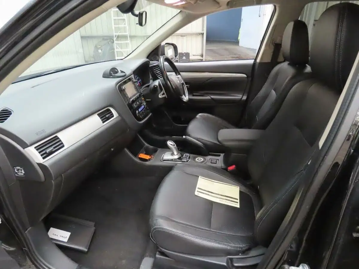 2014-mitsubishi-outlander-20-gx4h-big-10