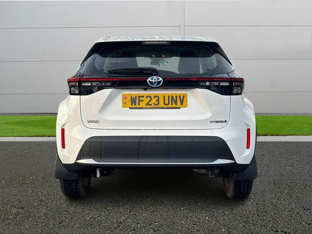 2023-toyota-yaris-cross-15-vvt-i-icon-big-5