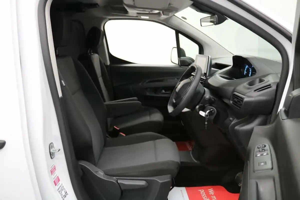 2022-peugeot-partner-big-30