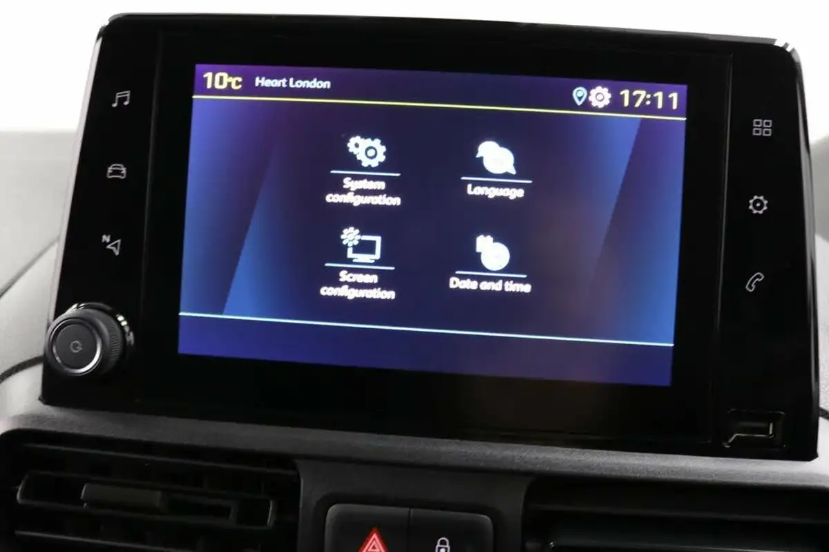 2022-peugeot-partner-big-54