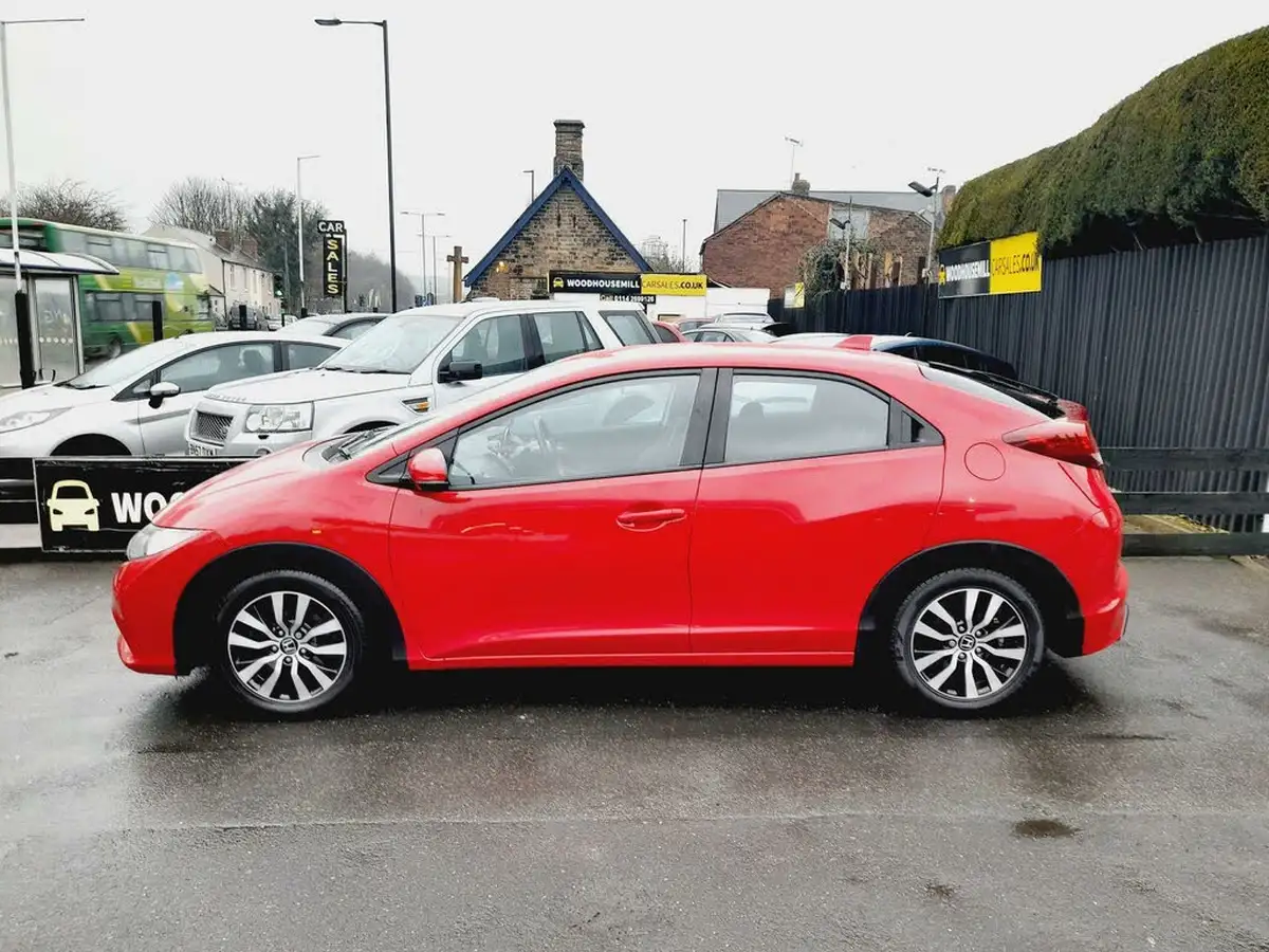 2014-honda-civic-16td-se-plus-hatchback-big-0