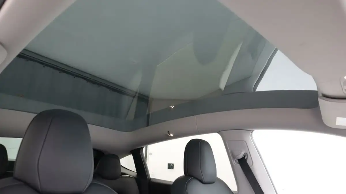 2022-tesla-model-y-e-long-range-big-27