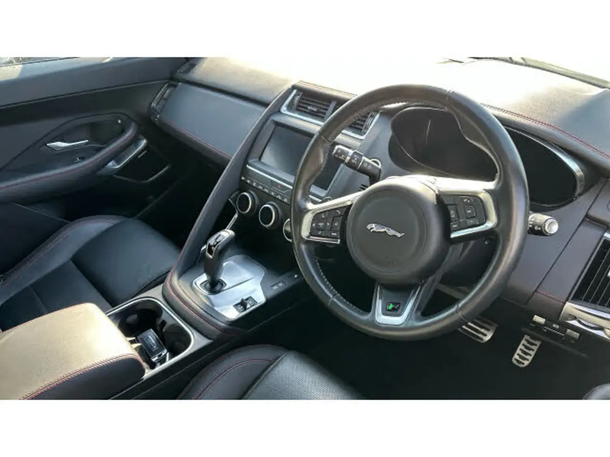 2020-jaguar-e-pace-20-i4d-chequered-flag-150ps-big-10