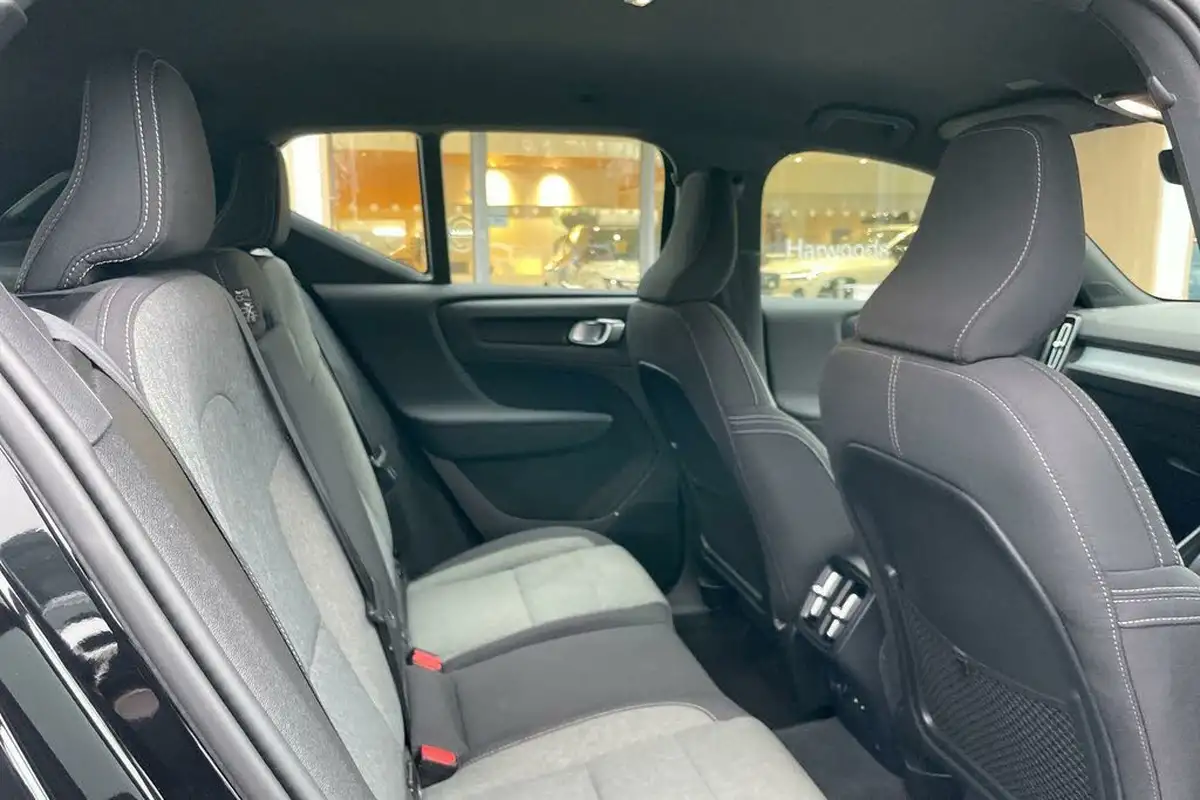 2023-volvo-xc40-20-b3-plus-big-21