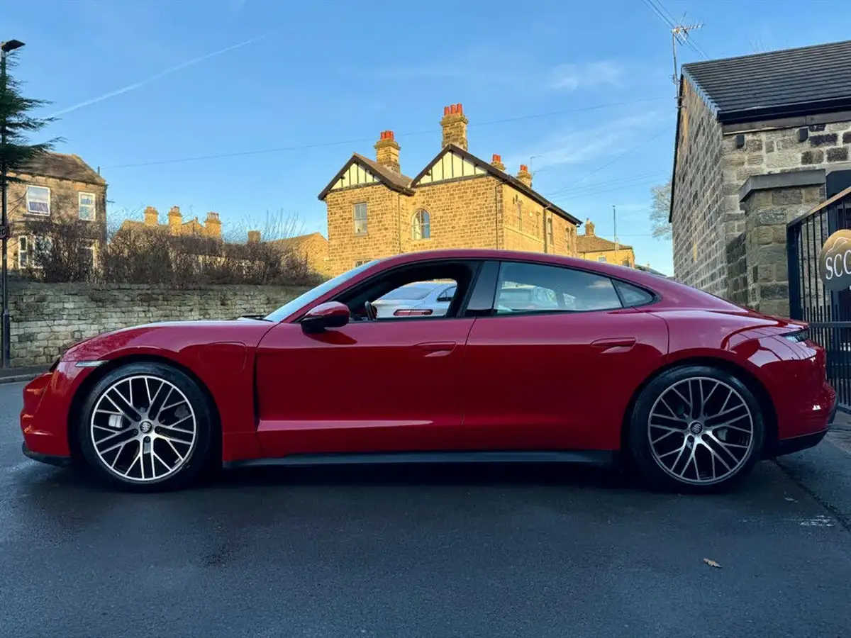2020-porsche-taycan-e-4s-571ps-performance-battery-plus-big-2