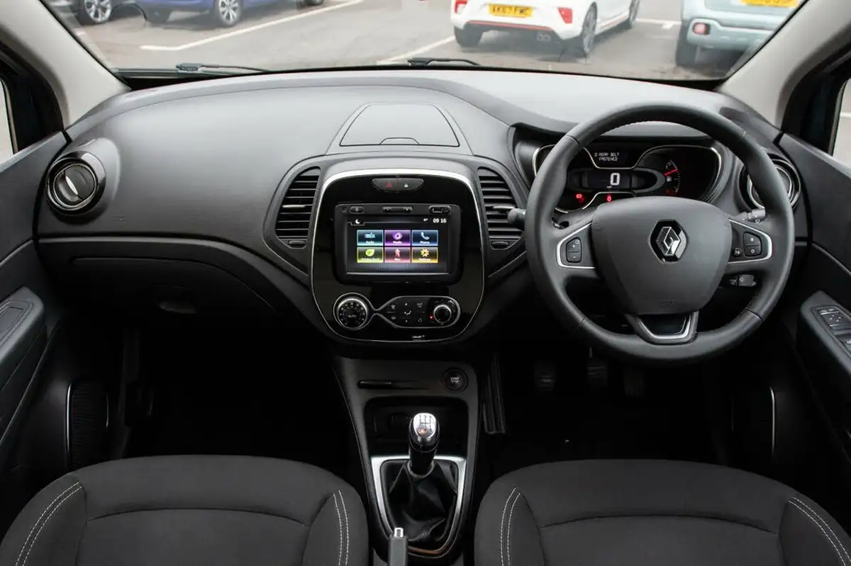 2019-renault-captur-09-tce-iconic-big-3