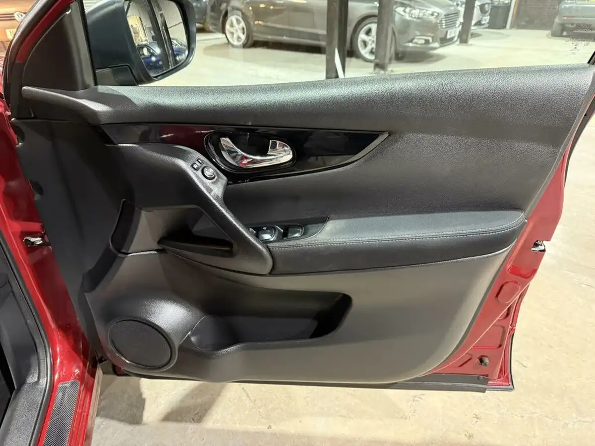 2014-nissan-qashqai-15dci-acenta-premium-big-19