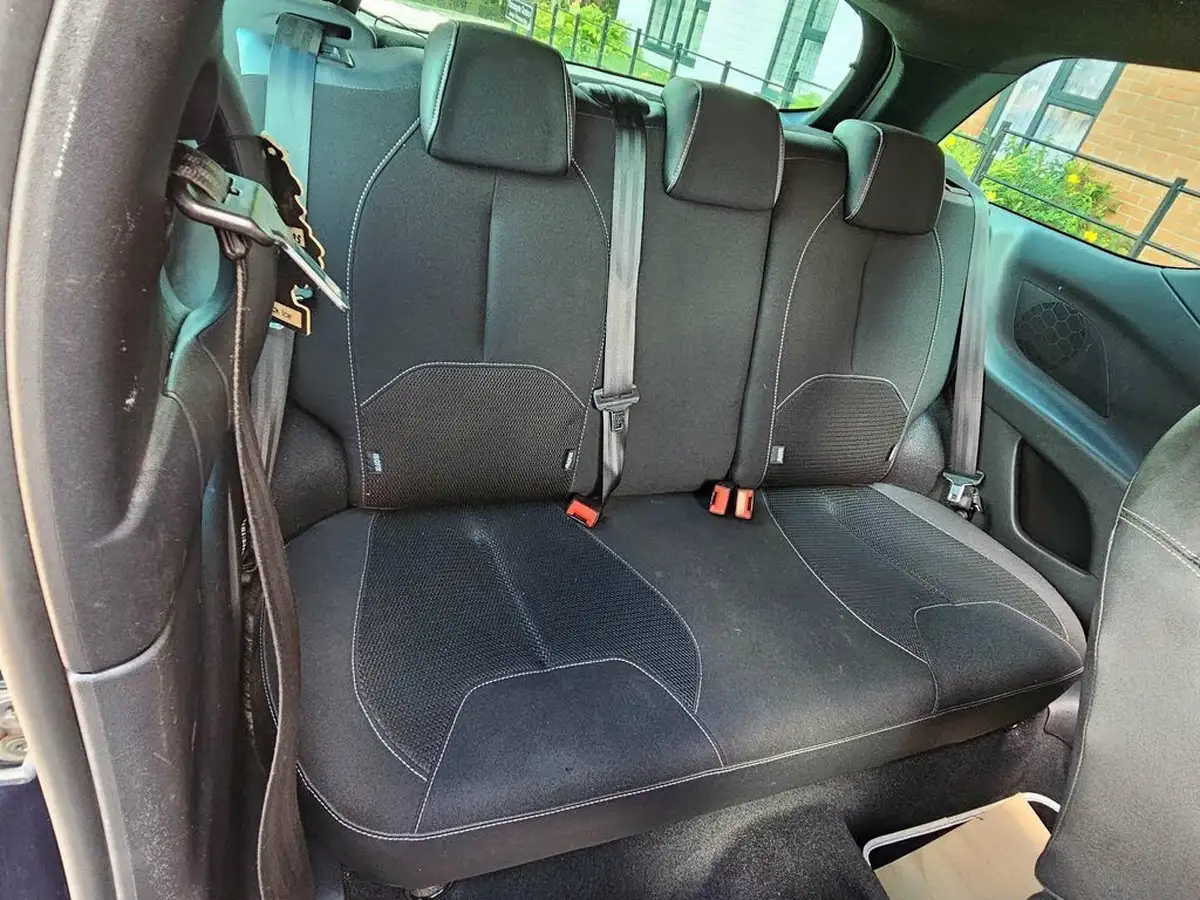 2010-citroen-ds3-16td-black-big-13