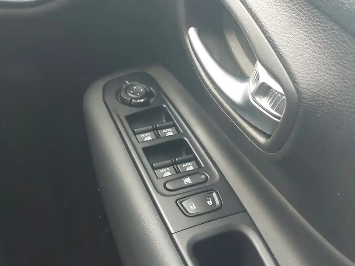 2021-jeep-renegade-10-gse-night-eagle-big-17