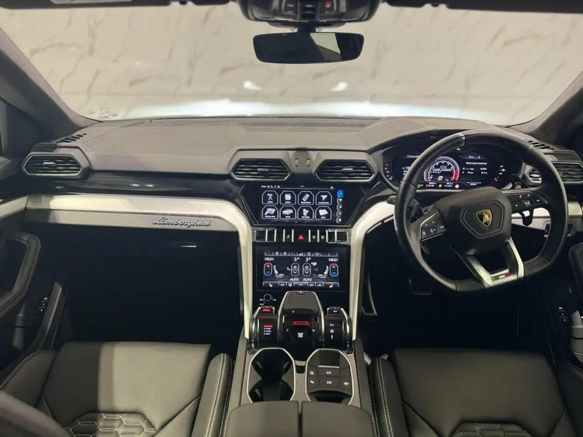2021-lamborghini-urus-40-no-trim-big-7