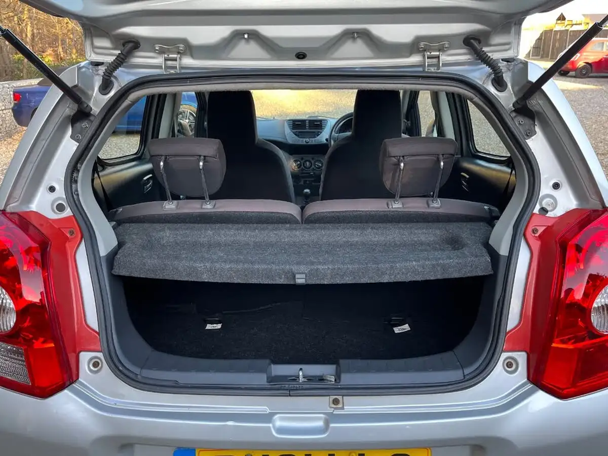2011-suzuki-alto-10-sz2-big-15