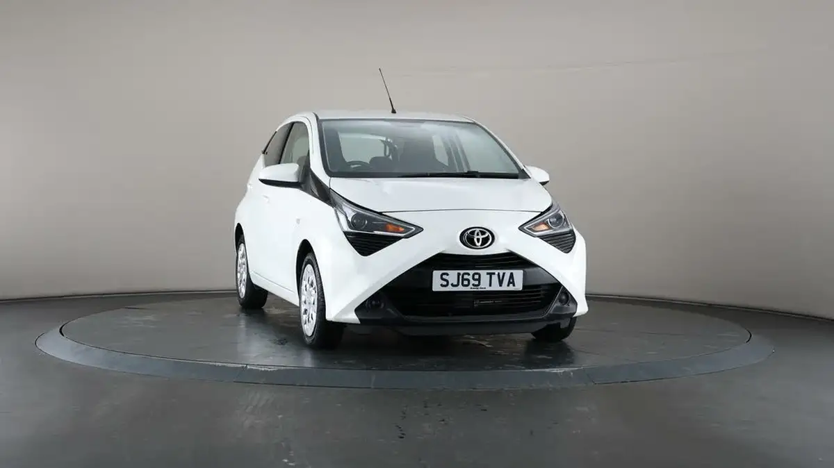 2019-toyota-aygo-10-vvt-i-x-play-tss-x-shift-big-41