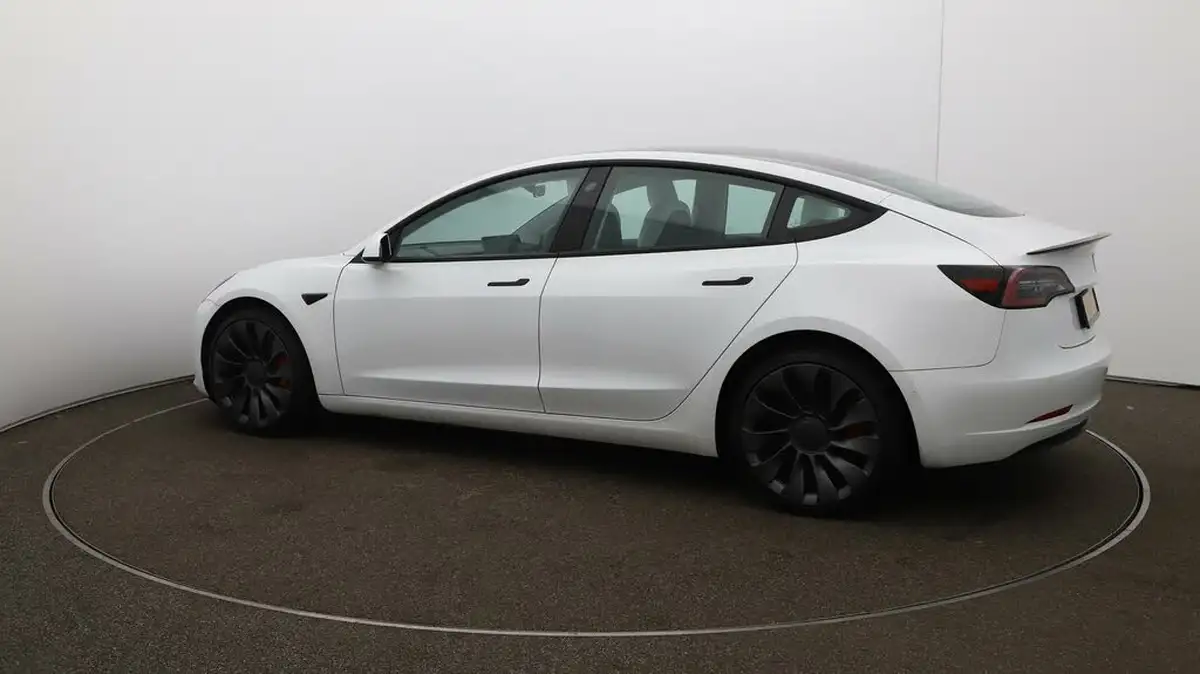 2021-tesla-model-3-e-performance-4x4-big-45