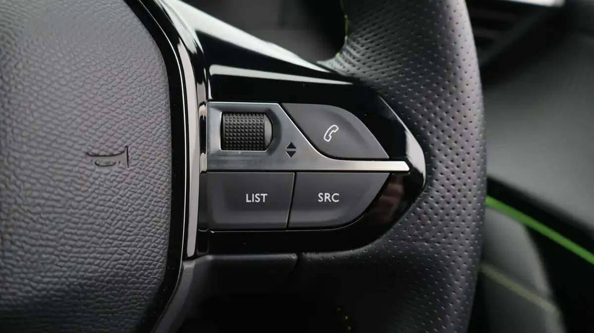2022-peugeot-208-e-gt-136ps-50kwh-big-25
