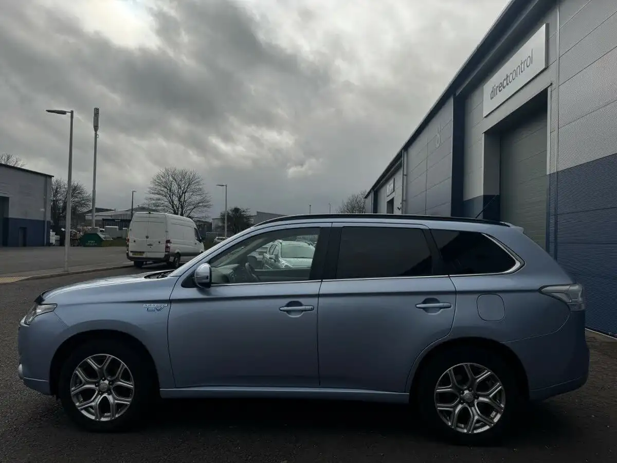 2015-mitsubishi-outlander-20-gx4h-phev-big-7