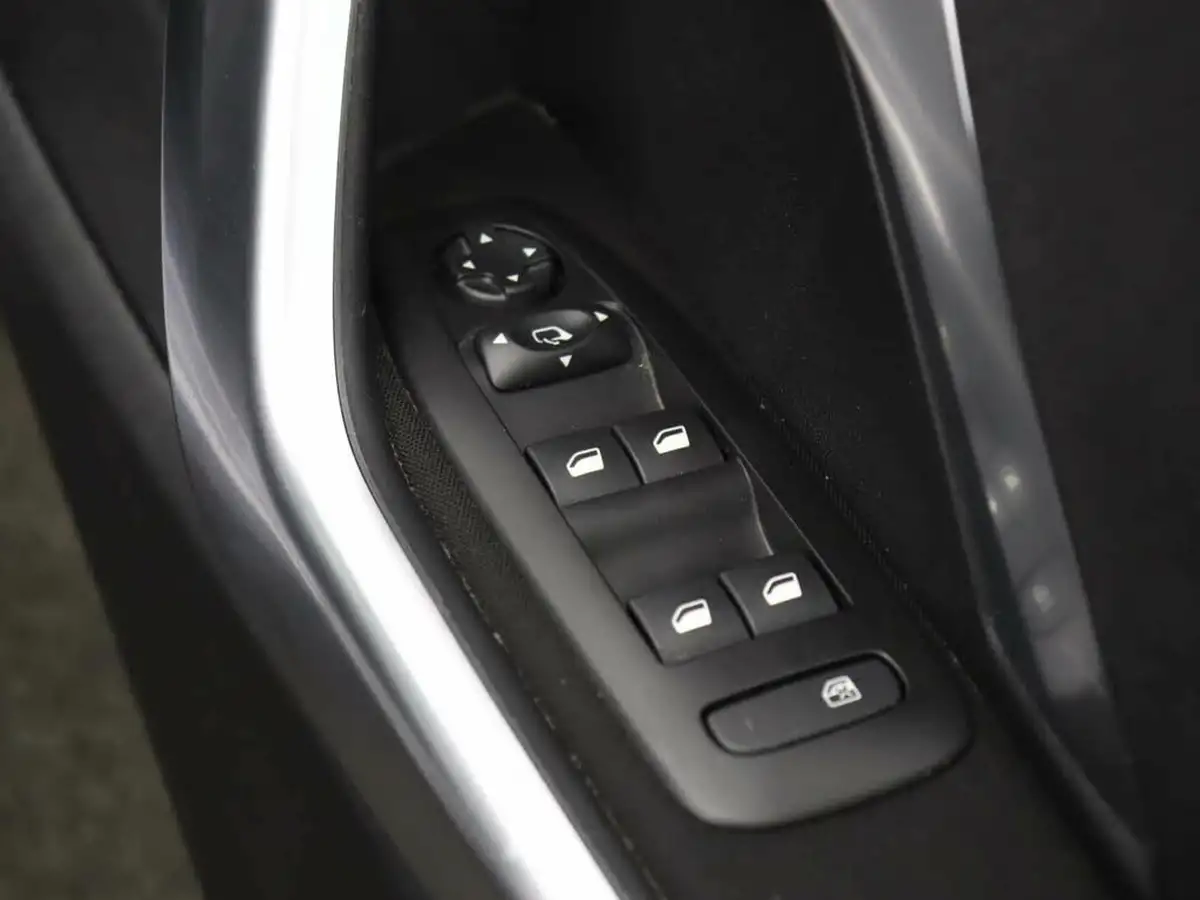 2019-peugeot-2008-suv-12-puretech-allure-premium-130bhp-big-27