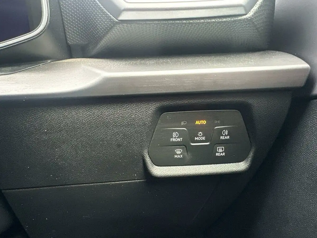 2021-seat-leon-15-etsi-fr-sport-hatchback-big-23