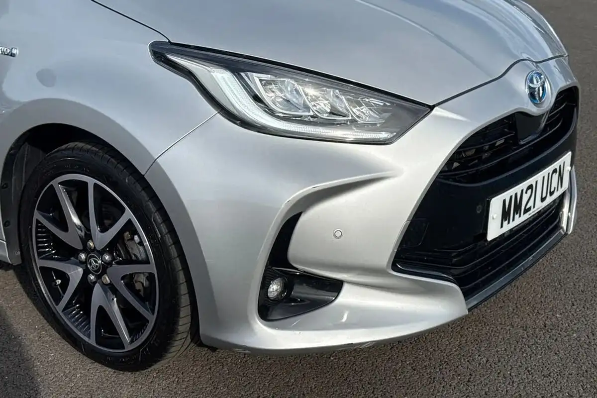 2021-toyota-yaris-15-vvt-i-dynamic-big-24