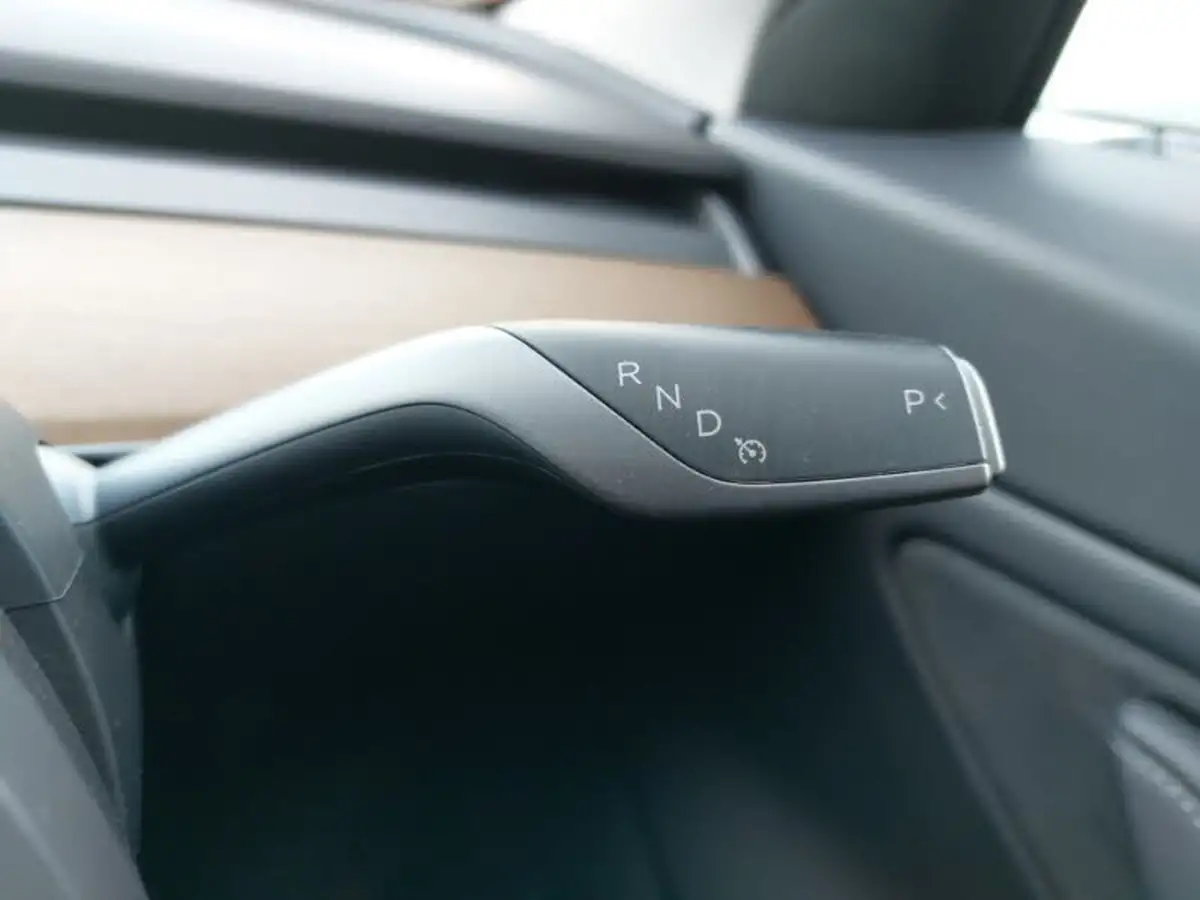 2020-tesla-model-3-e-long-range-big-11