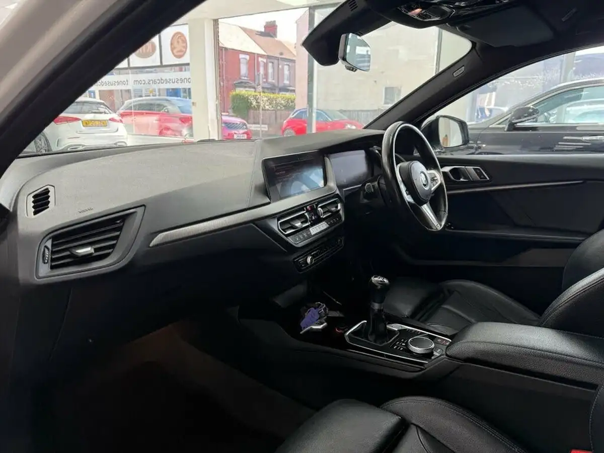 2021-bmw-1-series-15-118i-m-sport-lcp-big-13