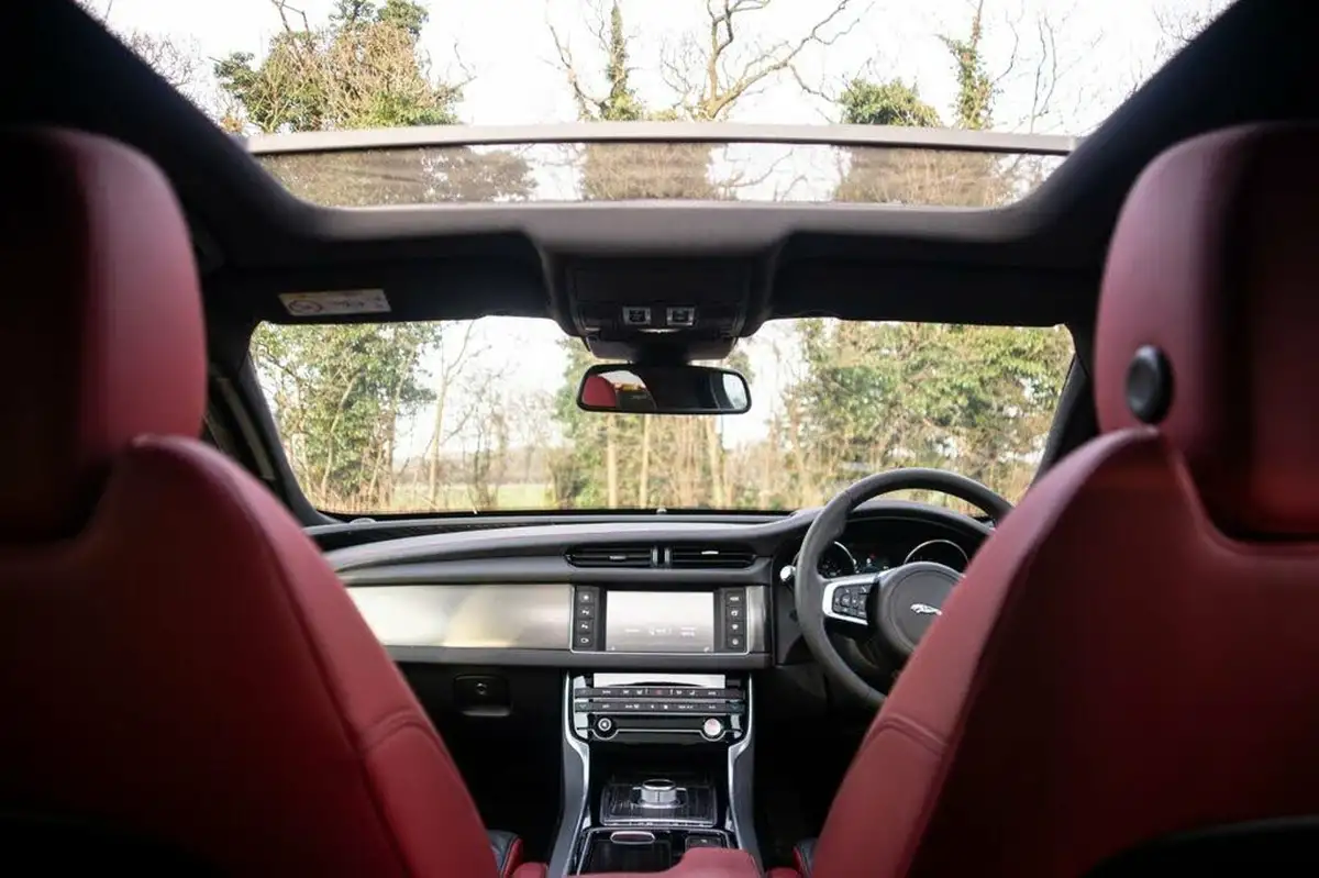 2016-jaguar-xf-30-s-big-14