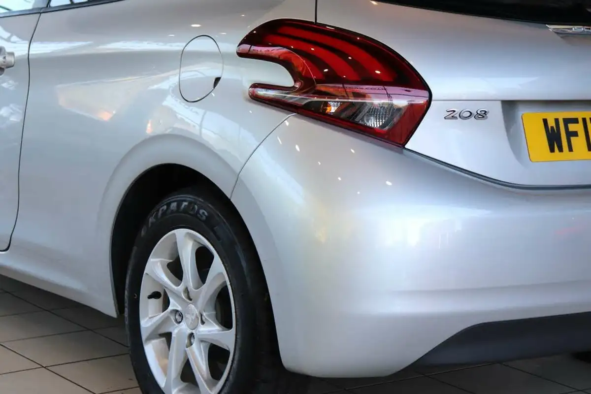 2017-peugeot-208-12-puretech-active-82bhp-ss-3d-etg5-big-66