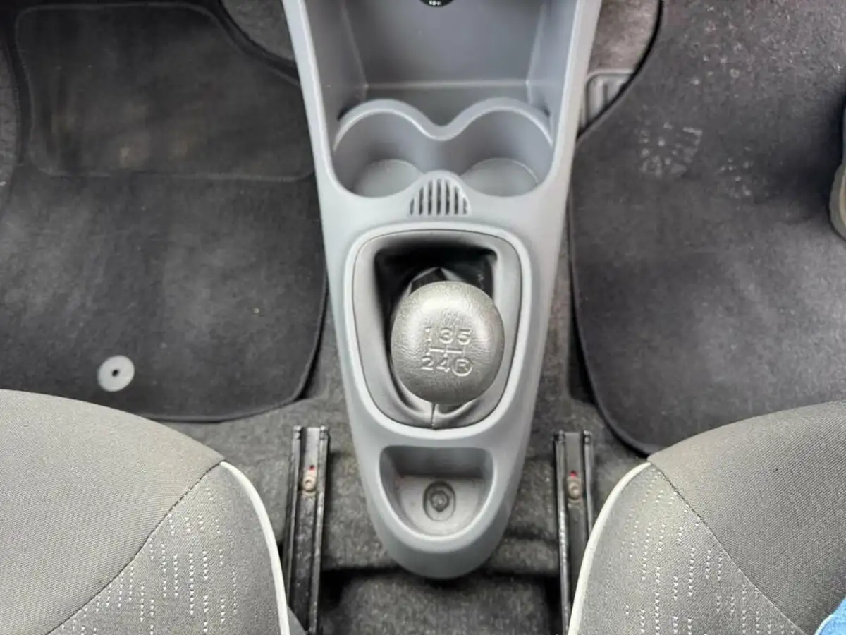 2011-peugeot-107-10-urban-12v-3d-big-12