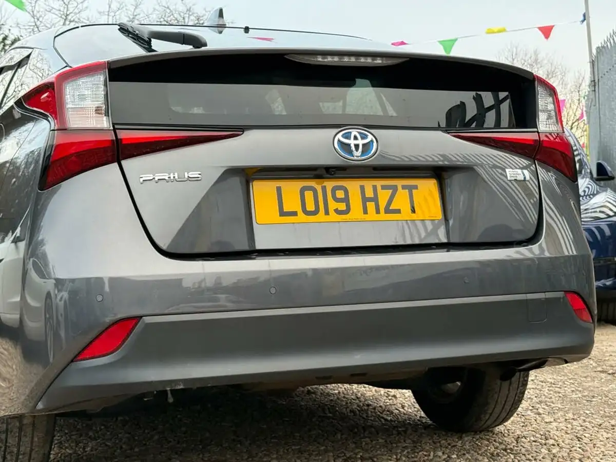 2019-toyota-prius-big-21