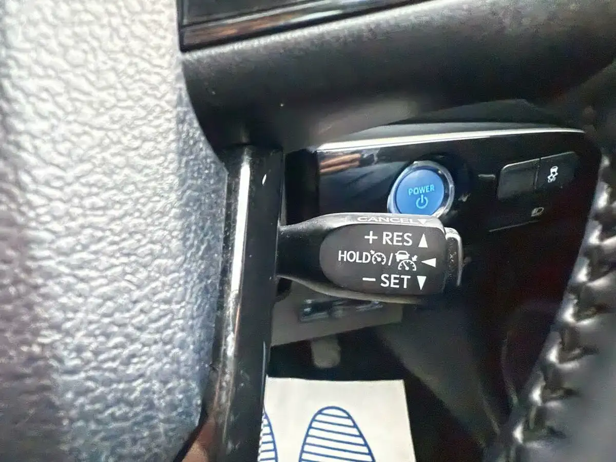 2019-toyota-prius-big-49
