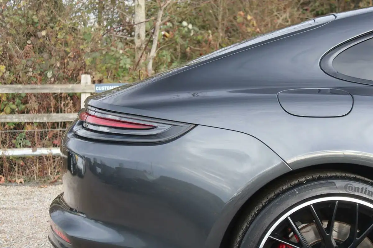 2019-porsche-panamera-40-v8-gts-hatchback-big-54