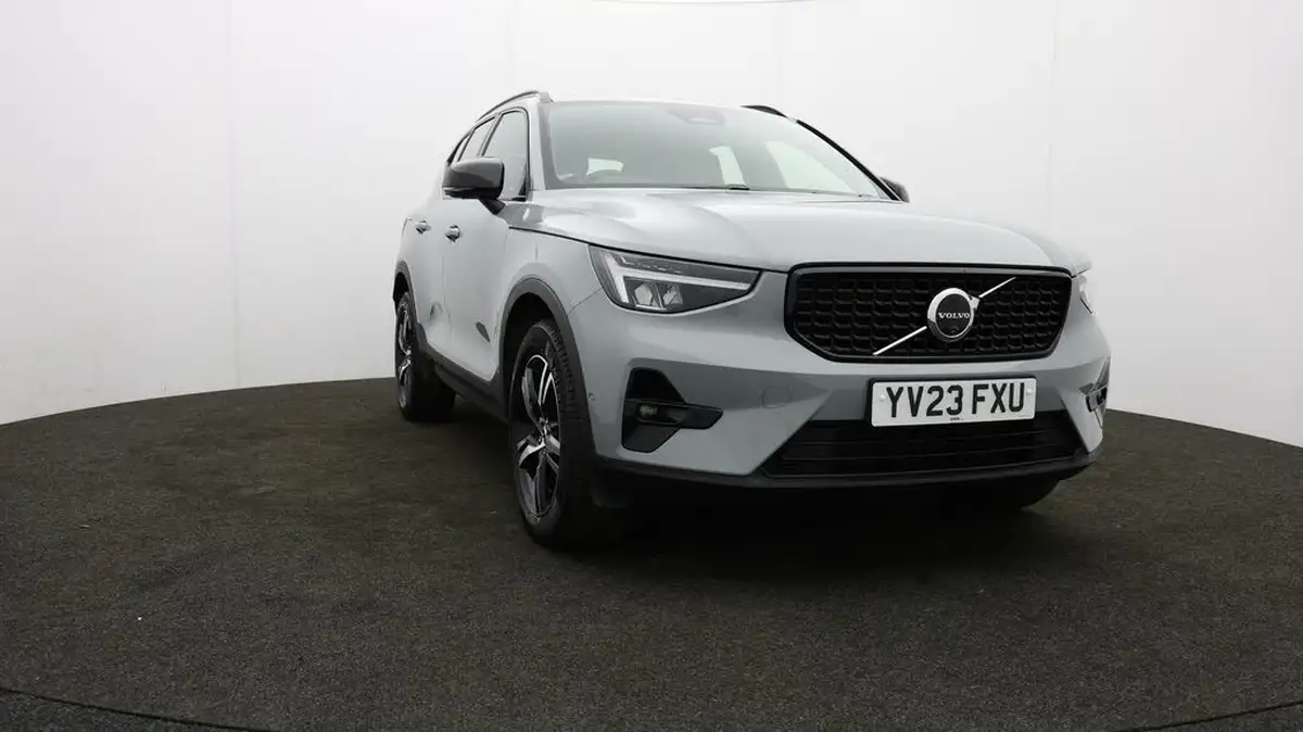 2023-volvo-xc40-20-b3-plus-big-48