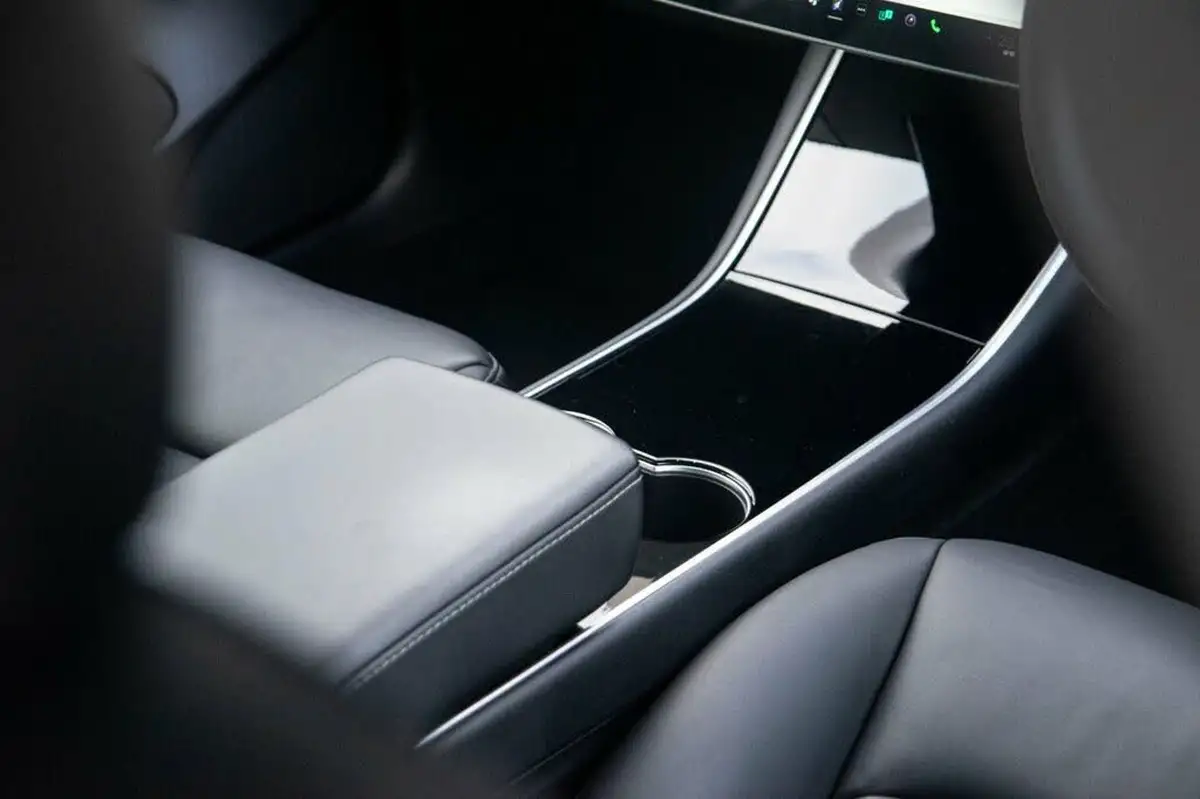 2020-tesla-model-3-e-long-range-big-19