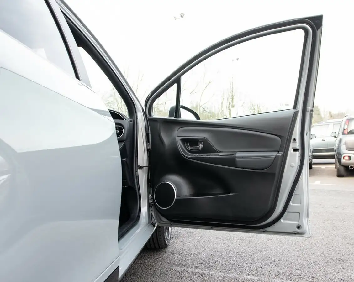 2019-toyota-yaris-15-vvt-i-gr-sport-big-13