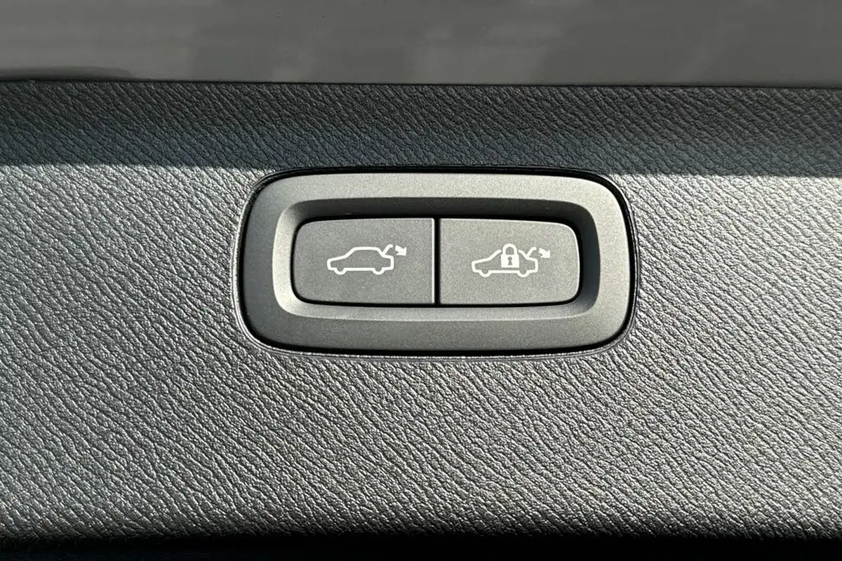 2024-volvo-xc90-20-b5-ultra-dark-big-34