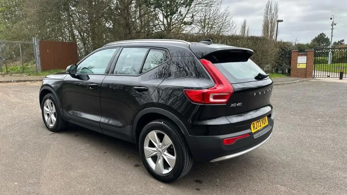 2023-volvo-xc40-20-b3-core-big-25