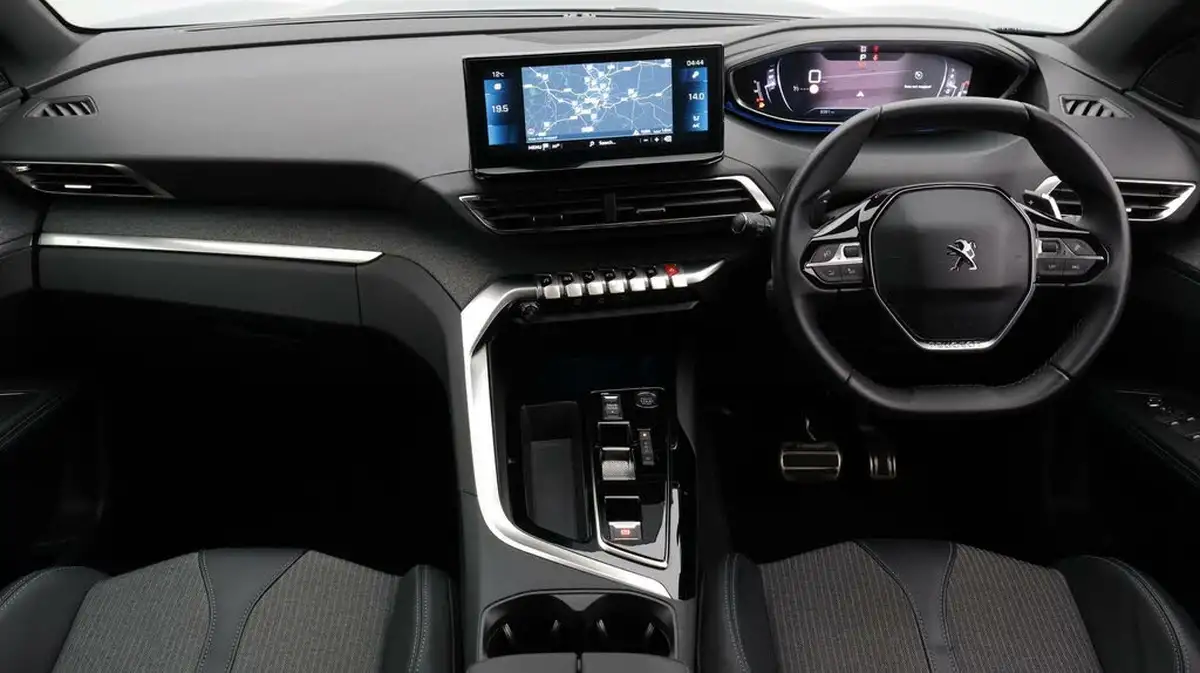 2023-peugeot-3008-suv-12-puretech-allure-premium-eat8-big-13
