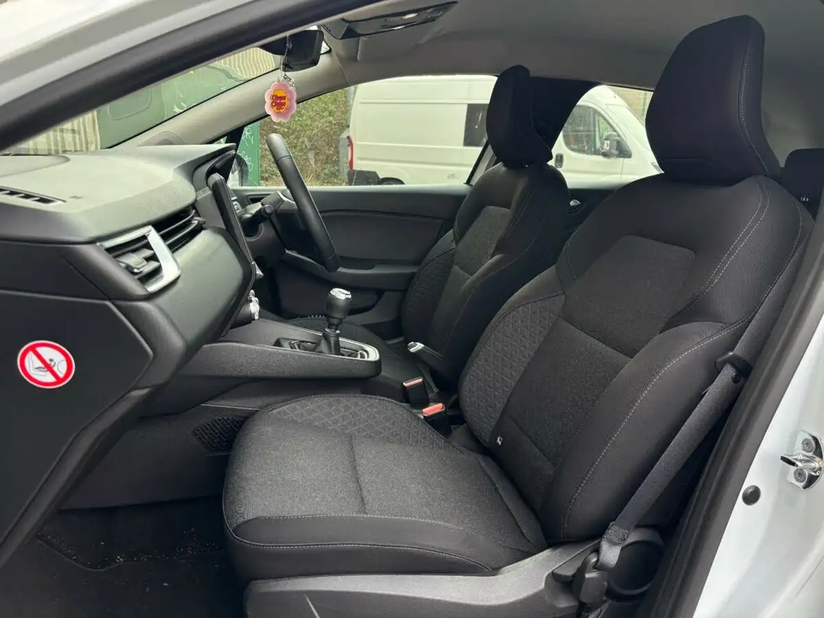 2021-renault-clio-10-tce-iconic-90ps-big-12