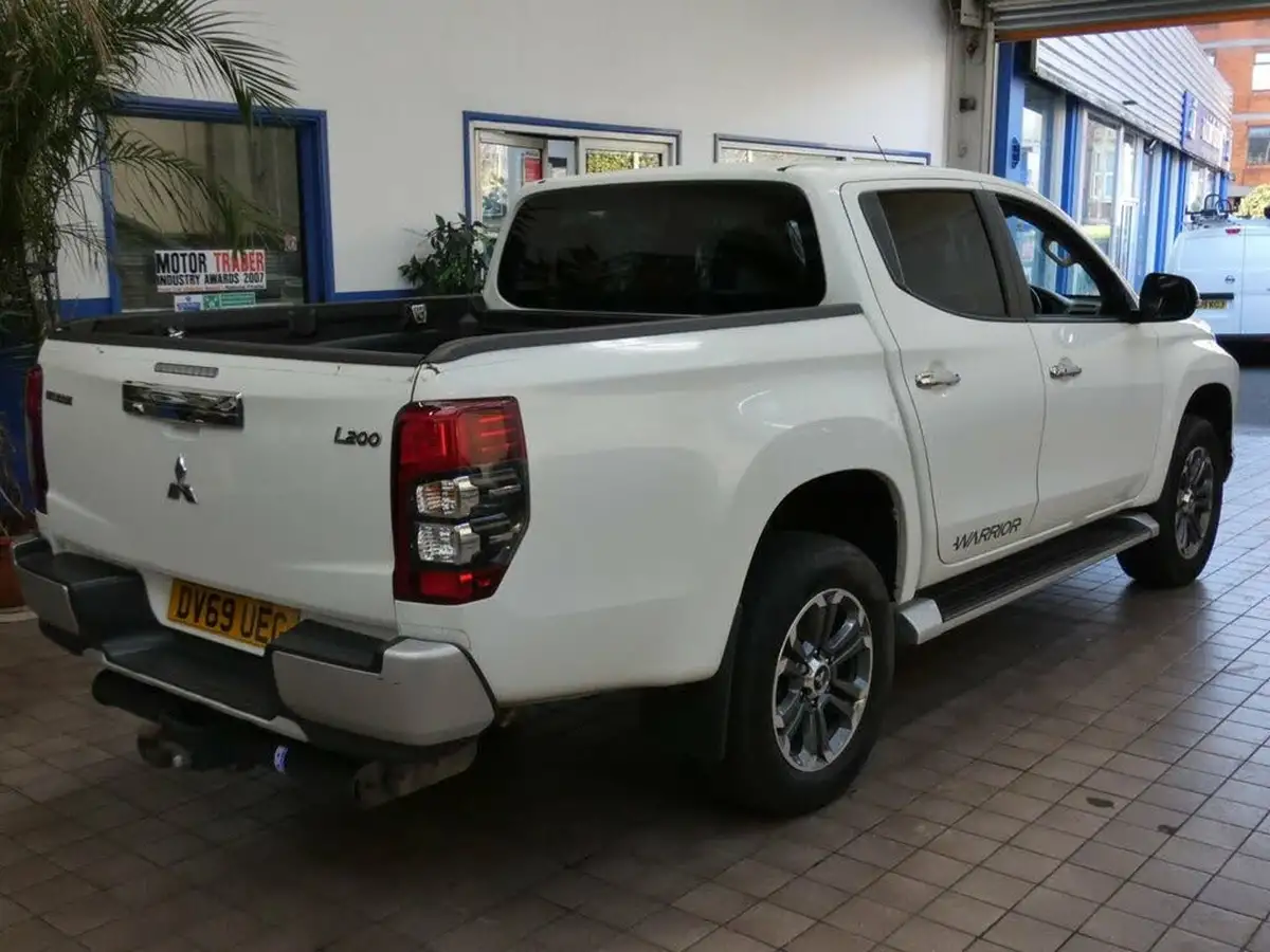 2019-mitsubishi-l200-22di-d-warrior-auto-big-20