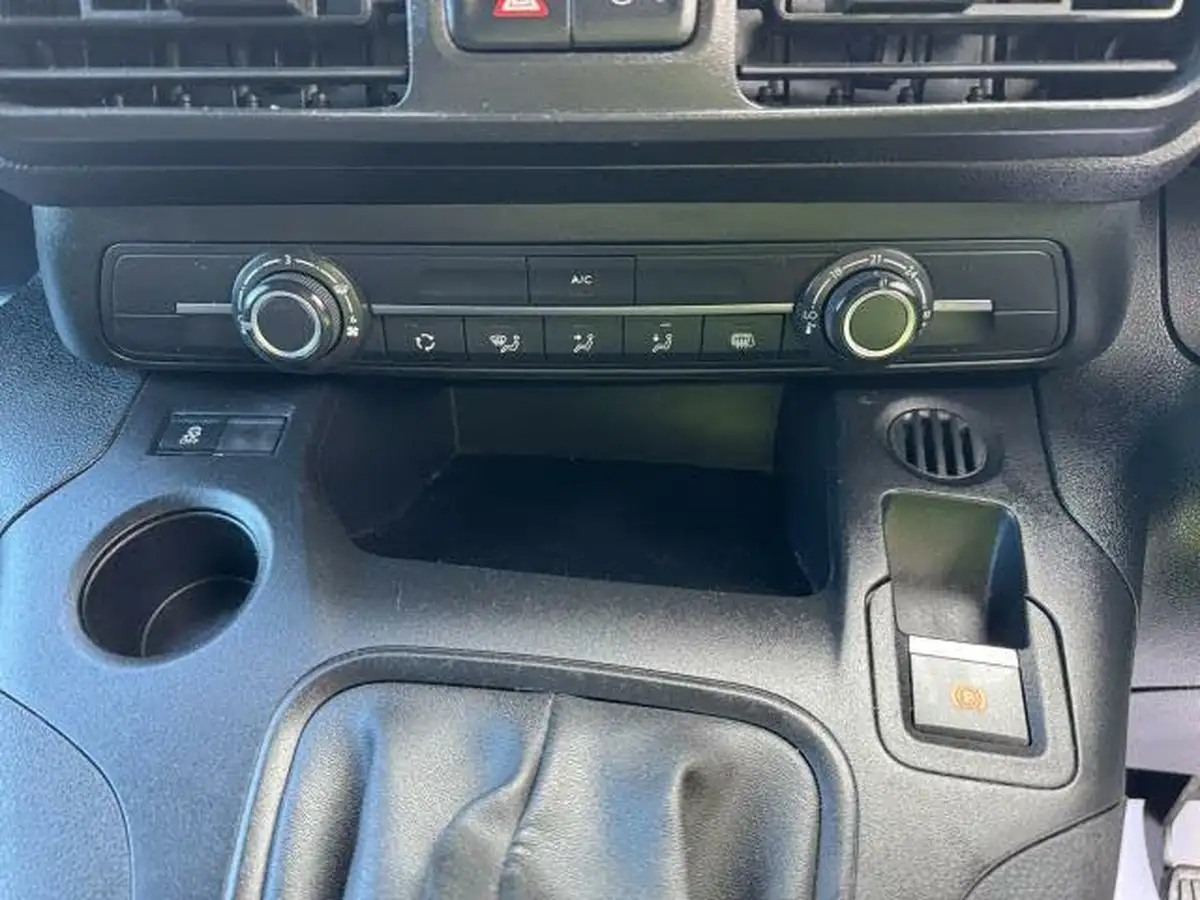 2019-peugeot-partner-15-bluehdi-1000-professional-100ps-eu6dt-panel-big-23