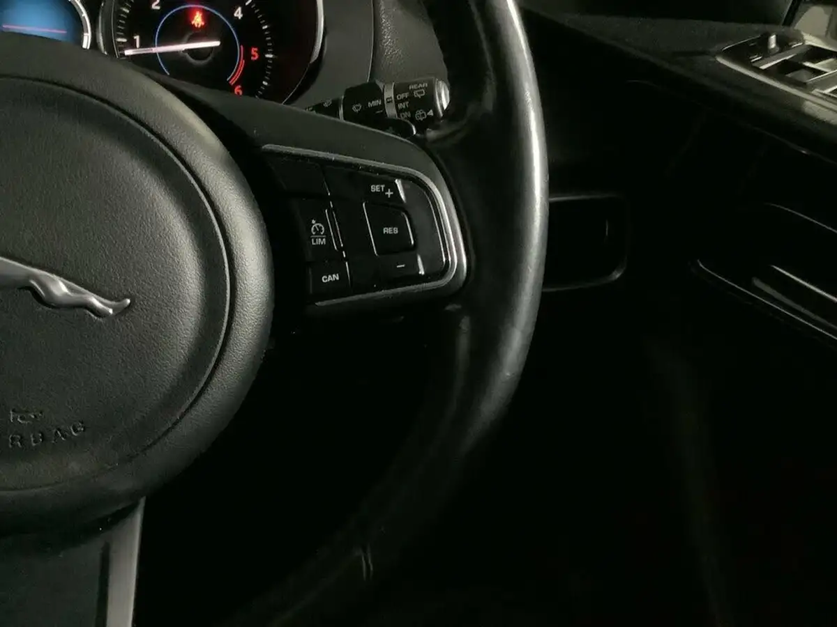 2017-jaguar-f-pace-20-i4d-prestige-180ps-awd-auto-big-16