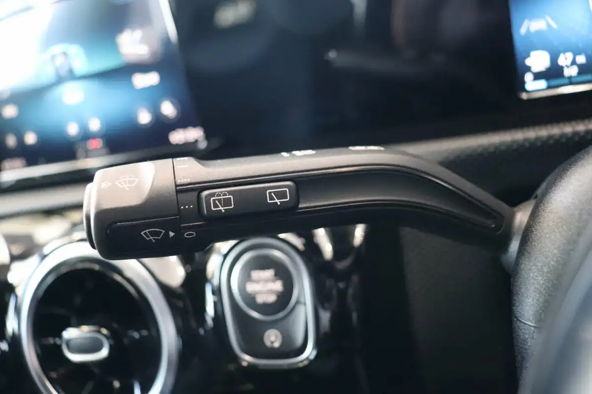 2020-mercedes-benz-a-class-20d-a200d-amg-line-hatchback-5d-big-49