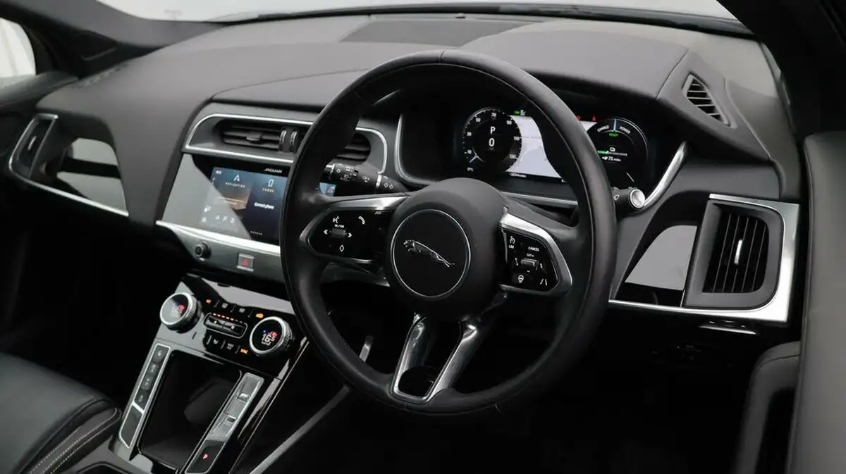 2022-jaguar-i-pace-ev400-black-big-9