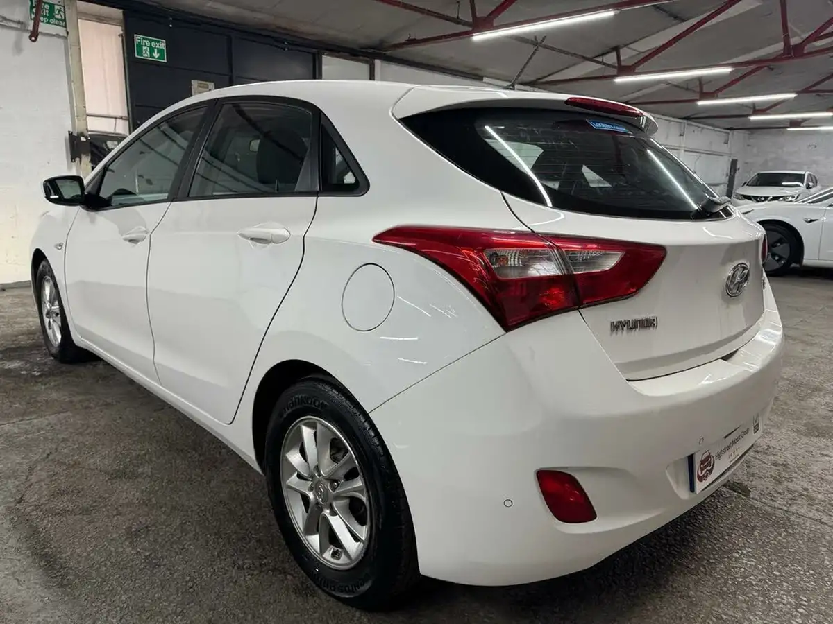 2015-hyundai-i30-14-active-5d-big-36